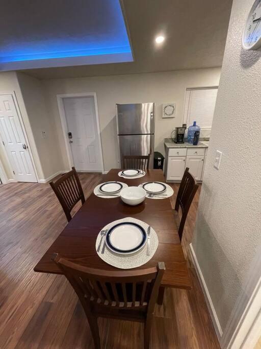 شقة Brand New 2Br Cute Blue Led In North فريسنو المظهر الخارجي الصورة