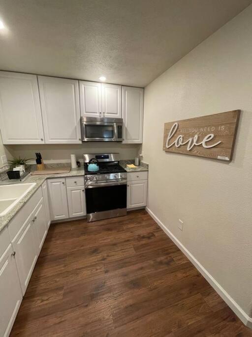شقة Brand New 2Br Cute Blue Led In North فريسنو المظهر الخارجي الصورة