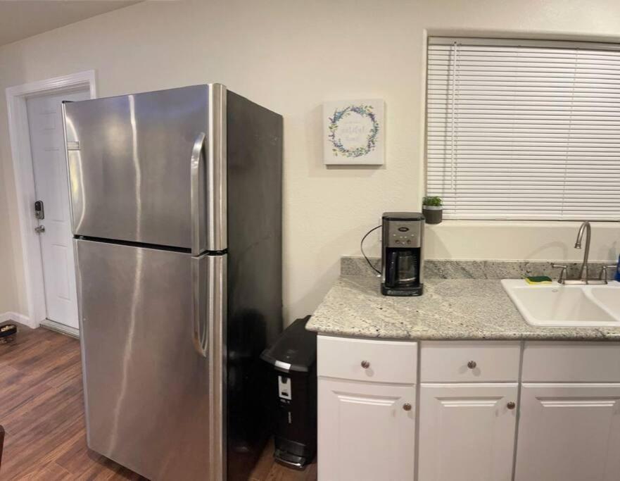 شقة Brand New 2Br Cute Blue Led In North فريسنو المظهر الخارجي الصورة