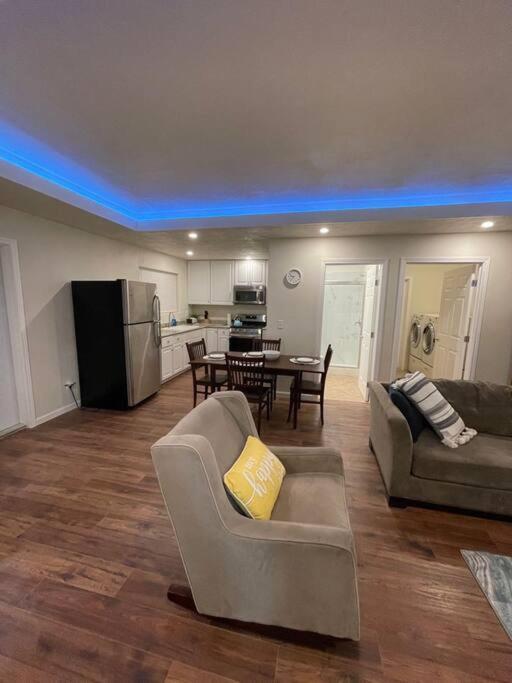 شقة Brand New 2Br Cute Blue Led In North فريسنو المظهر الخارجي الصورة