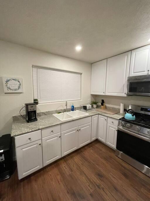 شقة Brand New 2Br Cute Blue Led In North فريسنو المظهر الخارجي الصورة